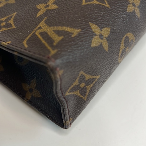 SOLD. Louis Vuitton Toiletry 19 pouch monogram - Picture 7 of 13